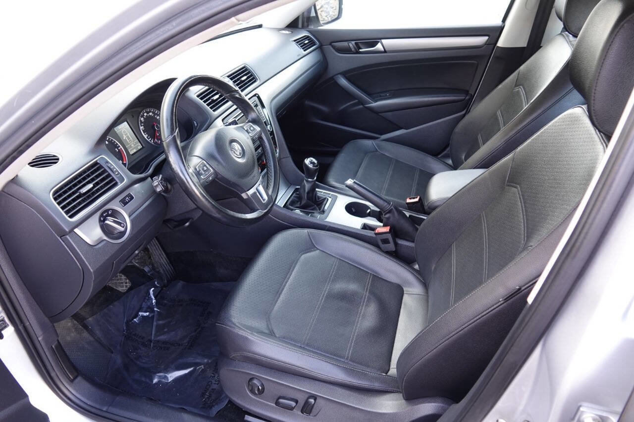 Used 2015 Volkswagen Passat TDI SE FWD image 48