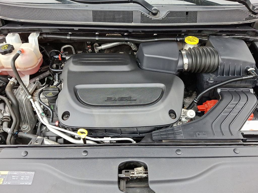 Used 2023 Chrysler Voyager LX image 28