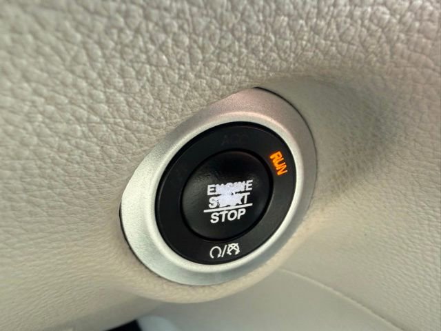 Used 2020 Chrysler Pacifica Limited image 21