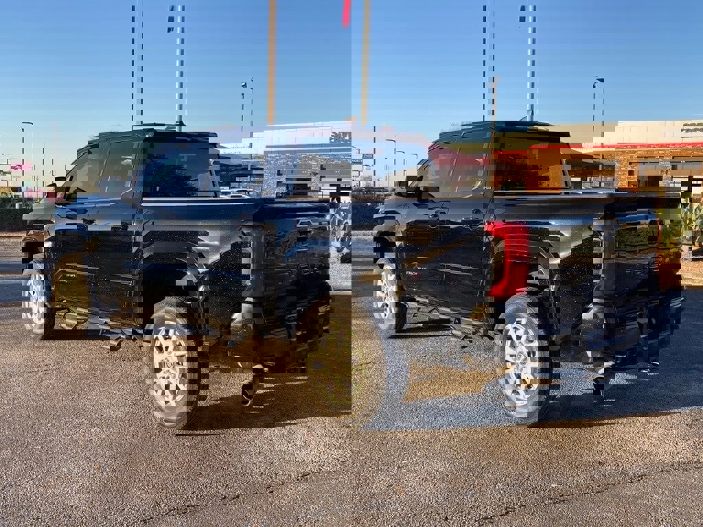 Certified 2025 Toyota Tacoma SR5 image 5