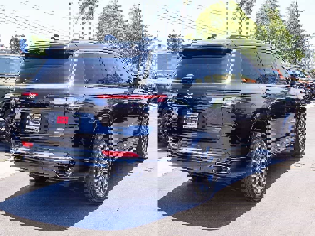 Certified 2022 Jeep Grand Cherokee L Overland w/ Luxury Tech Group IV image 4