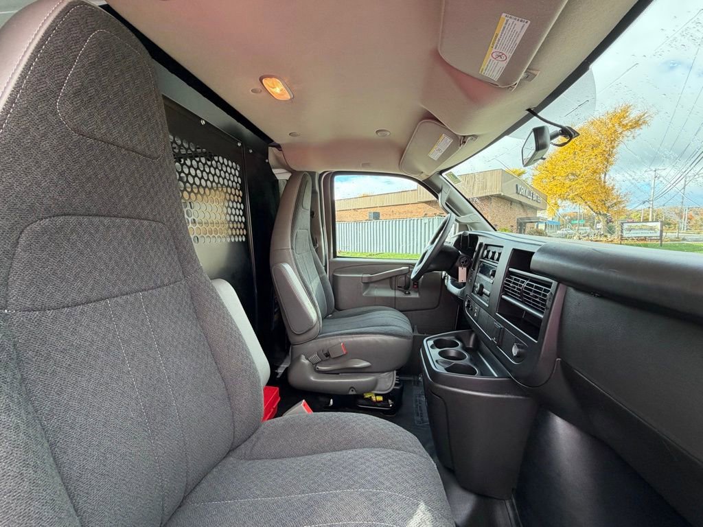 Used 2024 GMC Savana 2500 w/ Driver Convenience Package image 14