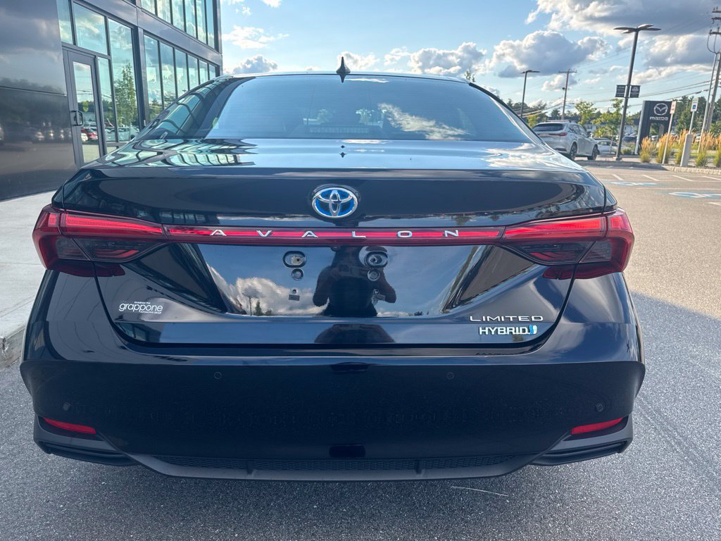Used 2021 Toyota Avalon Limited w/ Advanced Safety Package FWD image 4