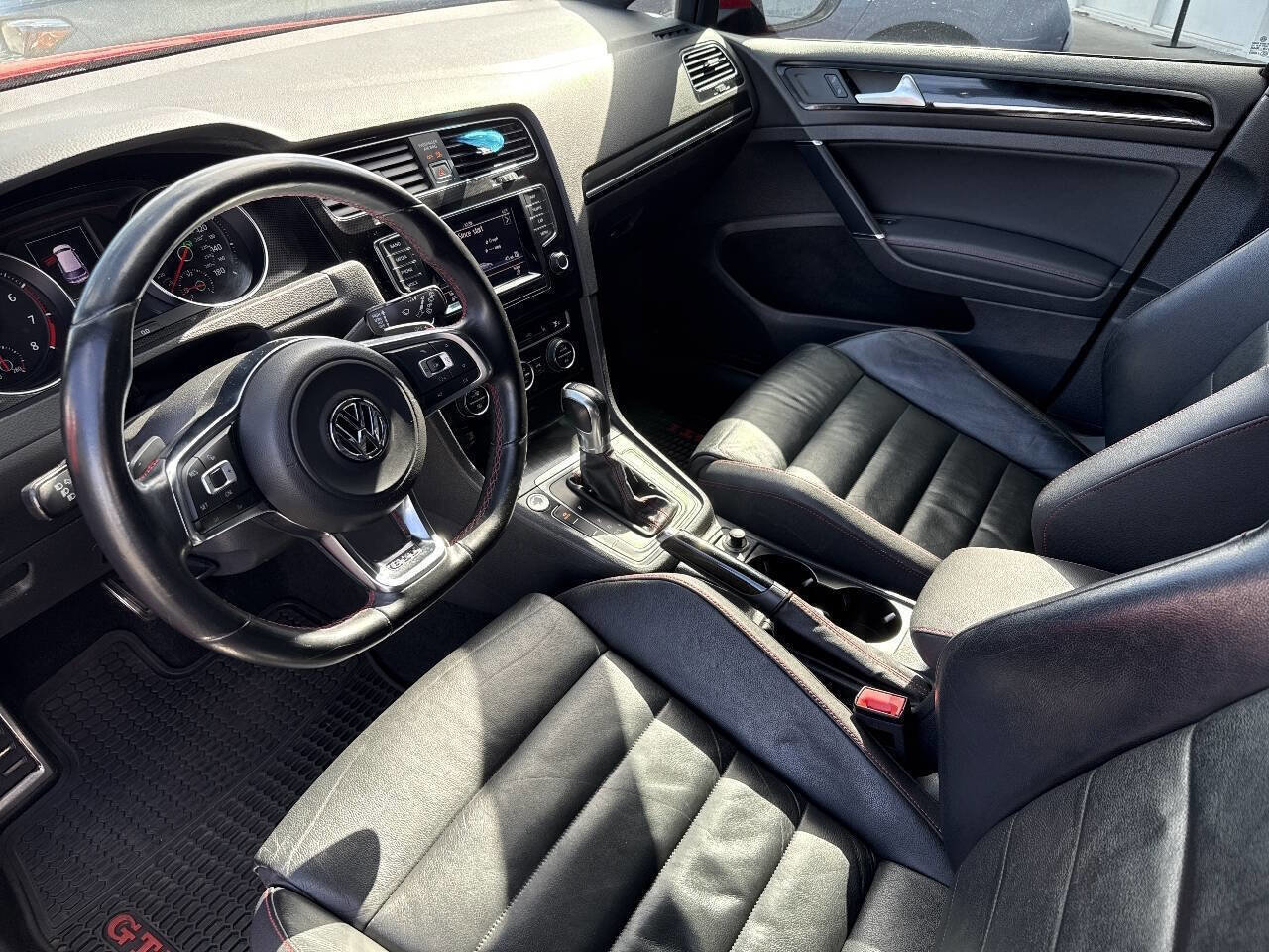 Used 2015 Volkswagen Golf 4-Door image 33