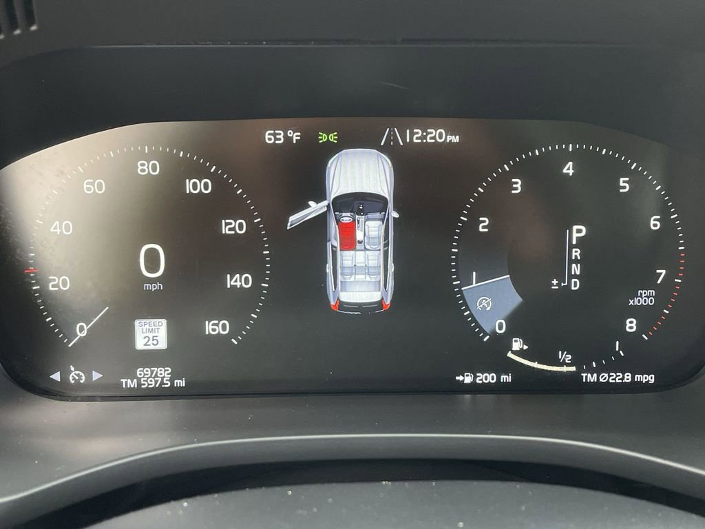 Used 2021 Volvo XC60 T5 Momentum w/ Premium Package image 11