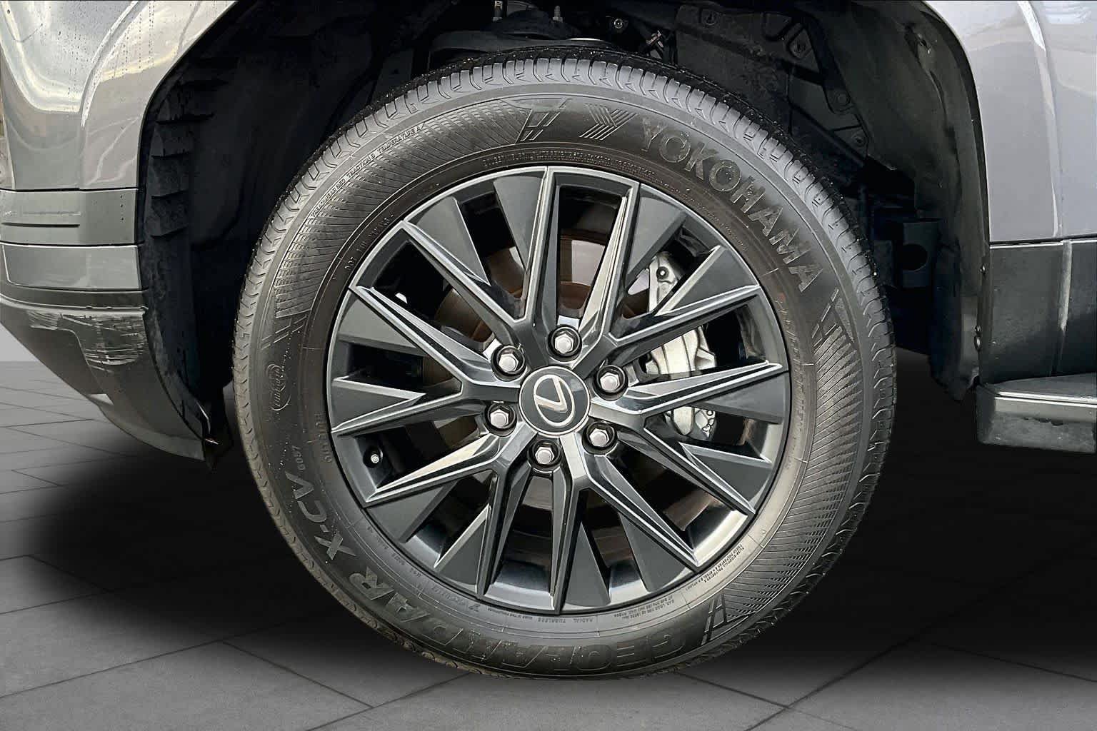 Used 2025 Lexus GX 550 w/ Accessory Package (2T) AWD/4WD image 10
