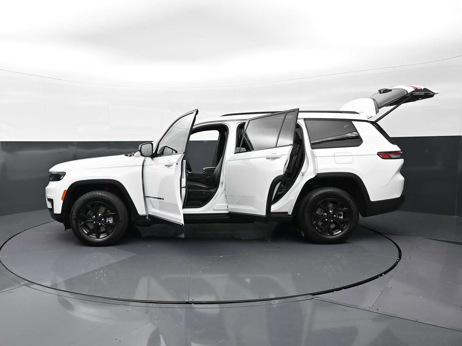 Used 2024 Jeep Grand Cherokee L Laredo RWD image 37
