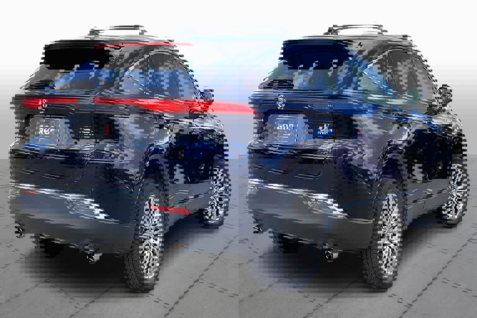 Used 2022 Toyota Venza XLE image 12