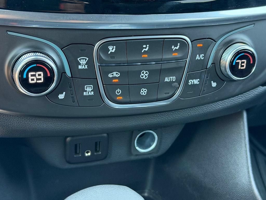 Used 2023 Chevrolet Traverse LT AWD/4WD image 16