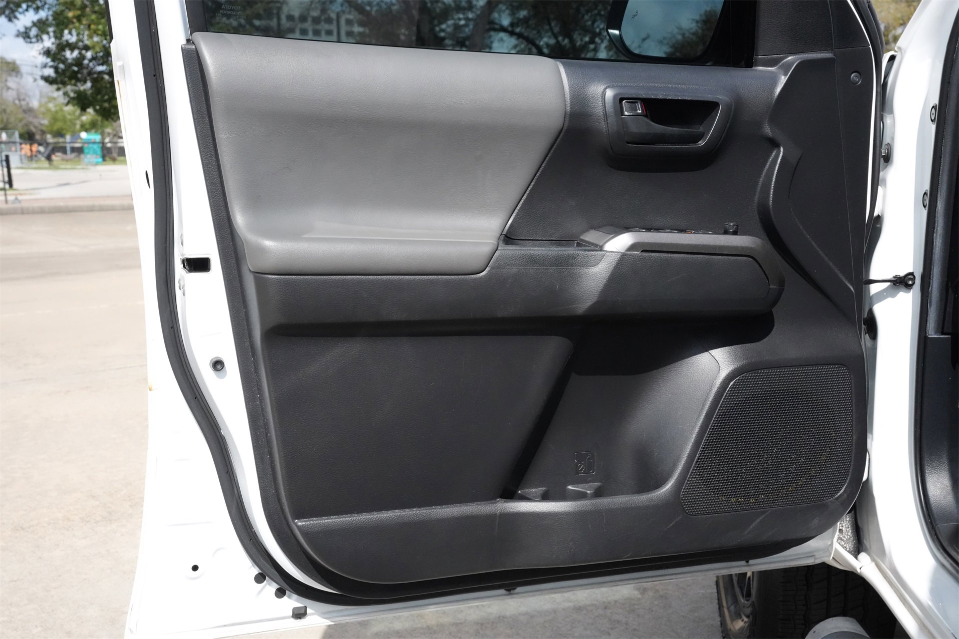 Used 2022 Toyota Tacoma SR5 w/ Technology Package image 19