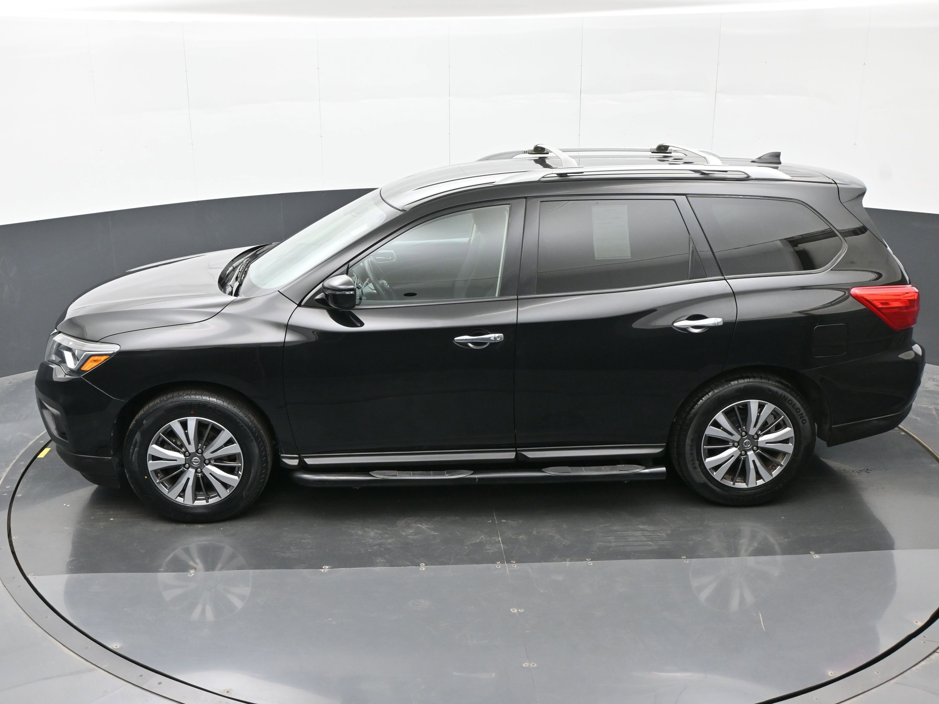 Used 2020 Nissan Pathfinder SV image 39