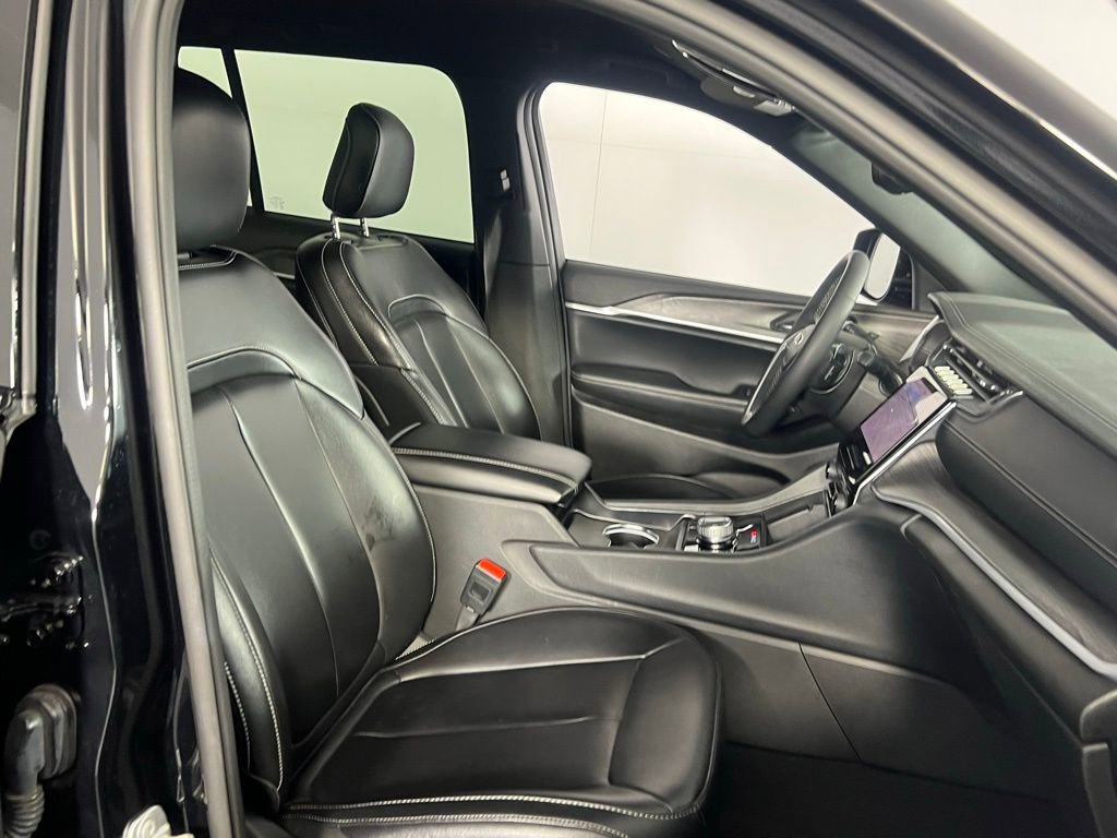 Used 2024 Jeep Grand Cherokee Limited image 32