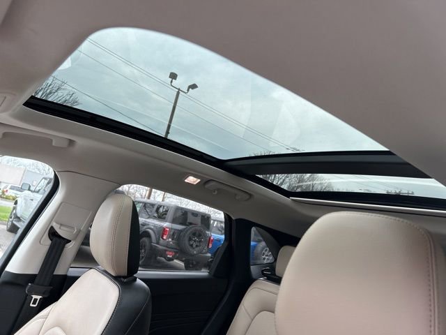 Used 2022 Ford Escape SEL image 16