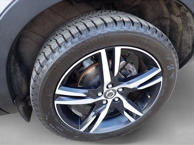 Used 2022 Volvo XC40 T5 R-Design AWD/4WD image 7