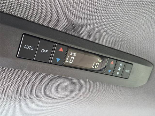 Certified 2024 Toyota Sienna XLE FWD image 18