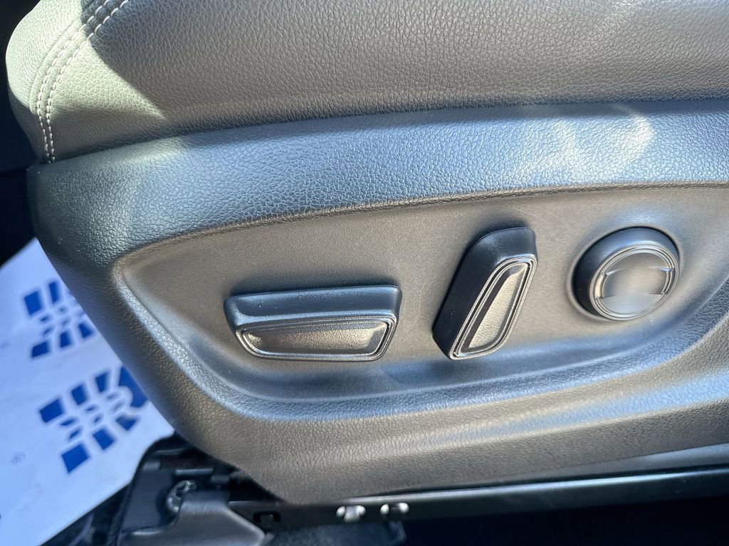 Used 2023 Toyota Corolla Cross XLE image 14