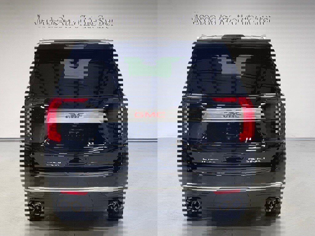 Used 2023 GMC Yukon XL Denali w/ Advanced Technology Package image 4