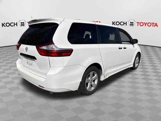 Used 2019 Toyota Sienna L image 8
