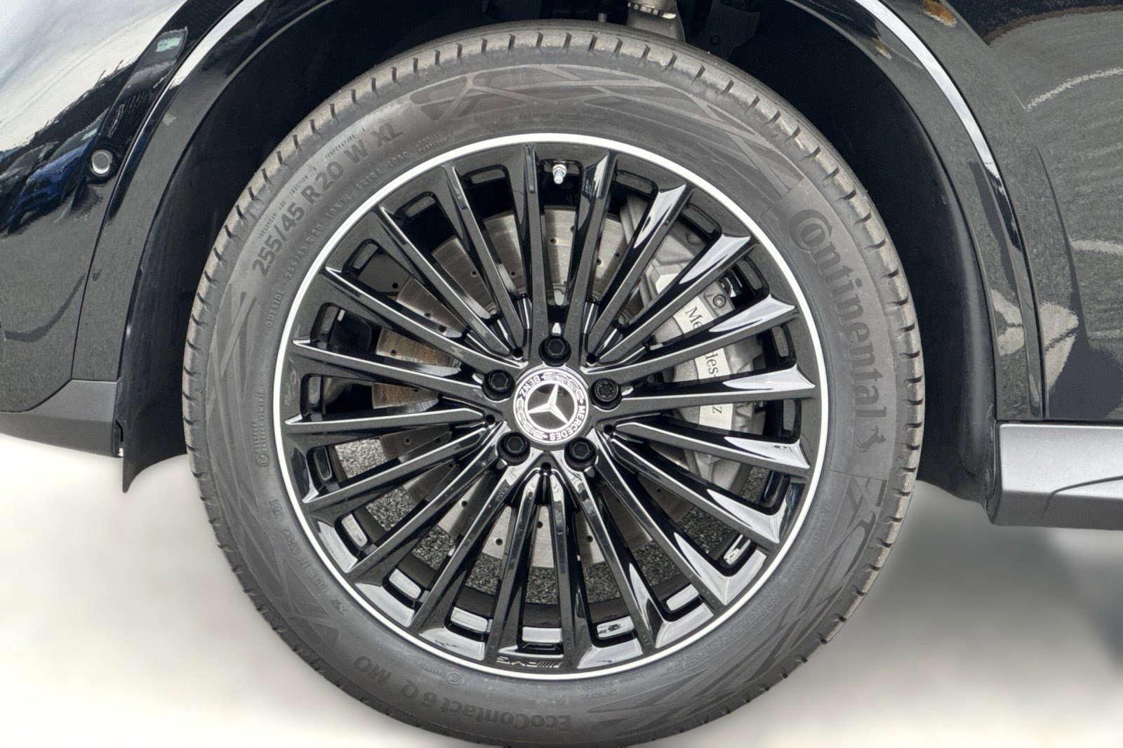 Used 2025 Mercedes-Benz GLC 300 4MATIC image 11