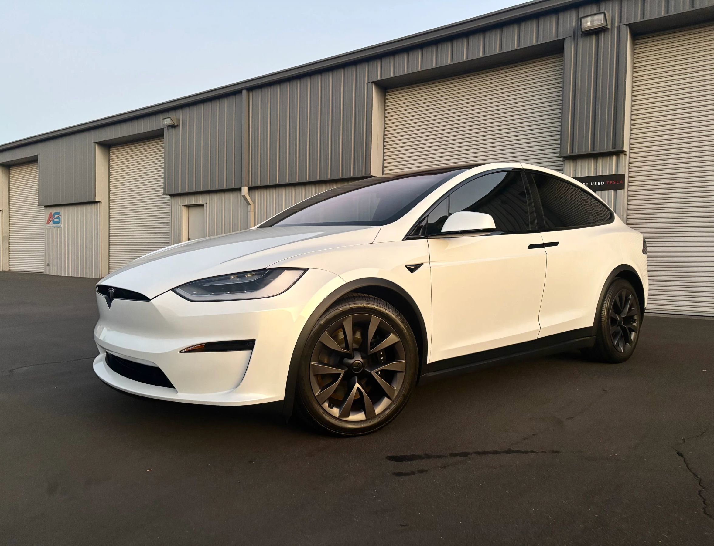 Used 2023 Tesla Model X Standard Sport Utility 4D image 5