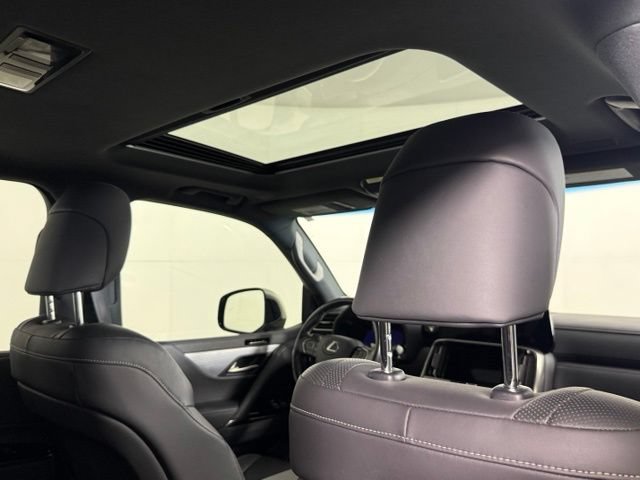 Used 2023 Lexus LX 600 F Sport w/ Accessory Package (Z1) AWD/4WD image 27