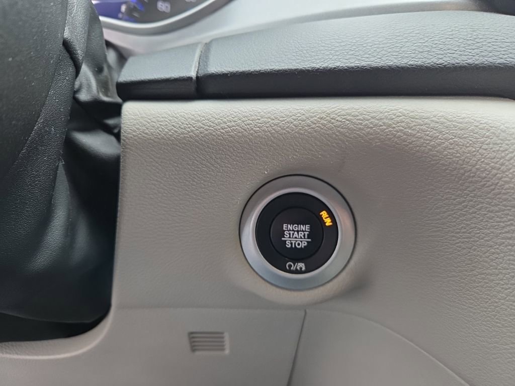 Used 2023 Chrysler Pacifica Touring-L FWD image 19