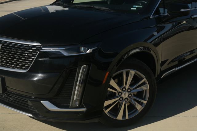 Used 2023 Cadillac XT6 Premium Luxury image 3