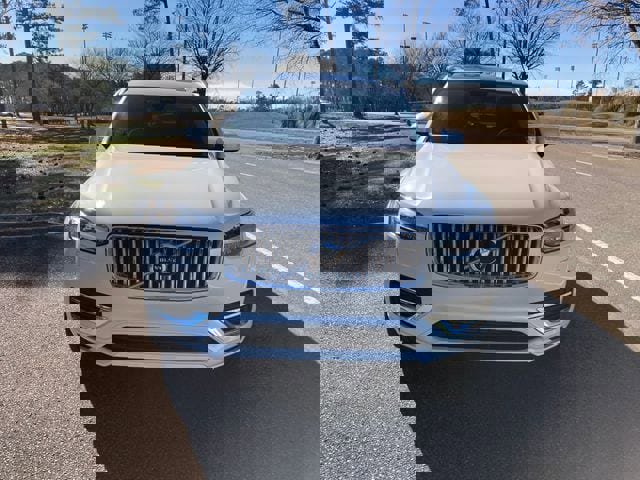 New 2025 Volvo XC90 T8 Core w/ Climate Package image 8