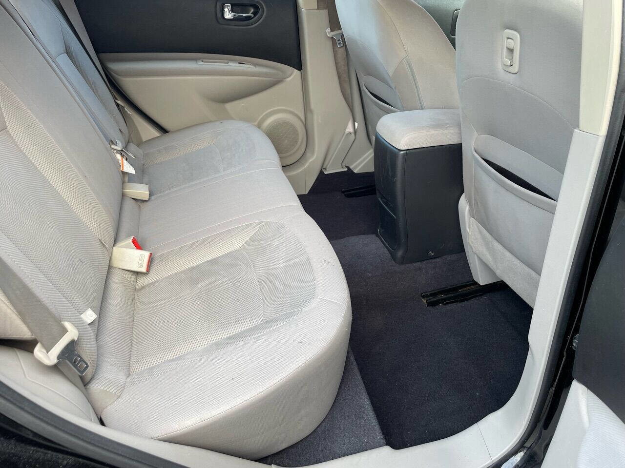 Used 2014 Nissan Rogue S image 12