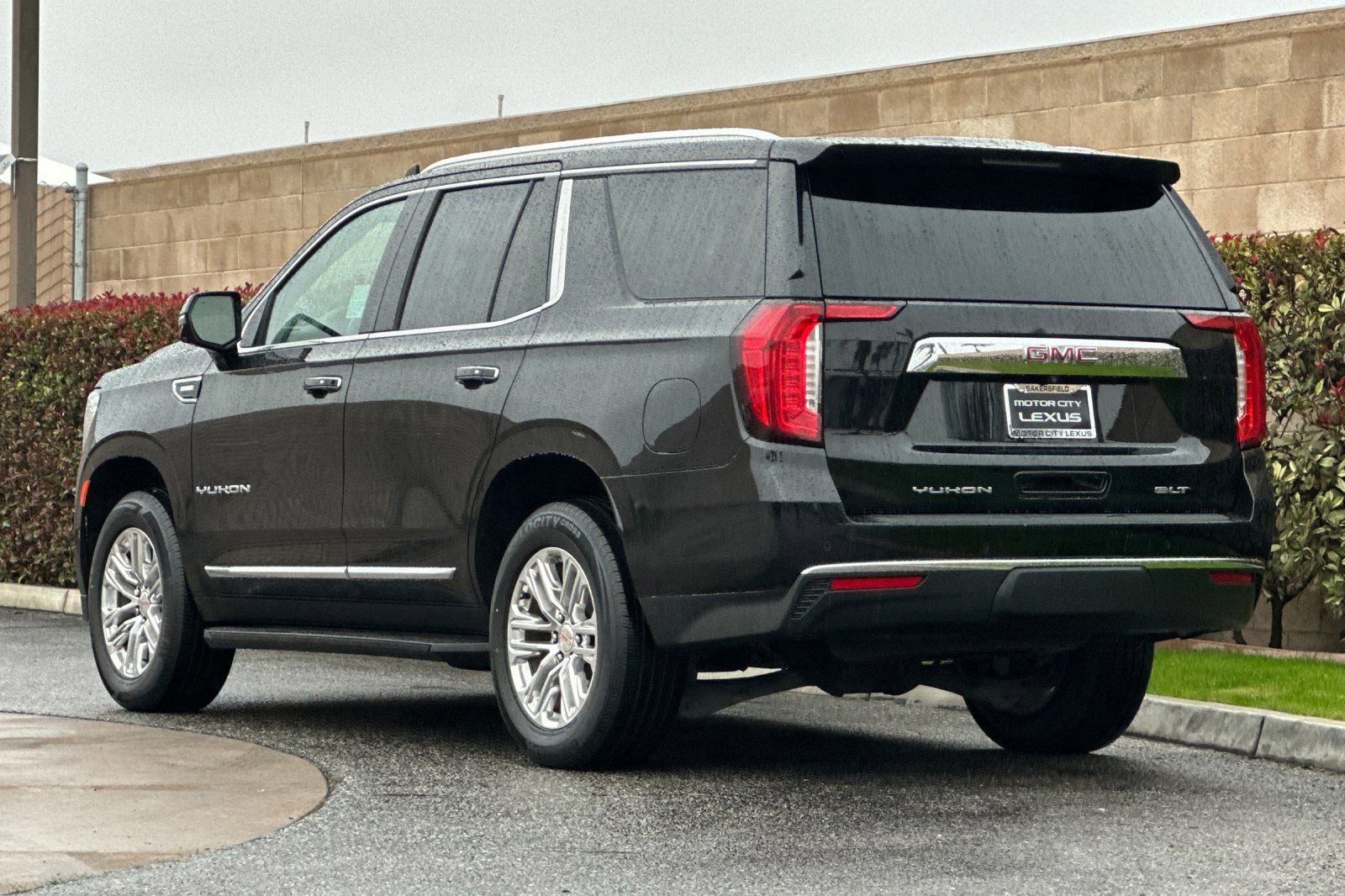 Used 2021 GMC Yukon SLT w/ Rear Media and Nav Package image 6