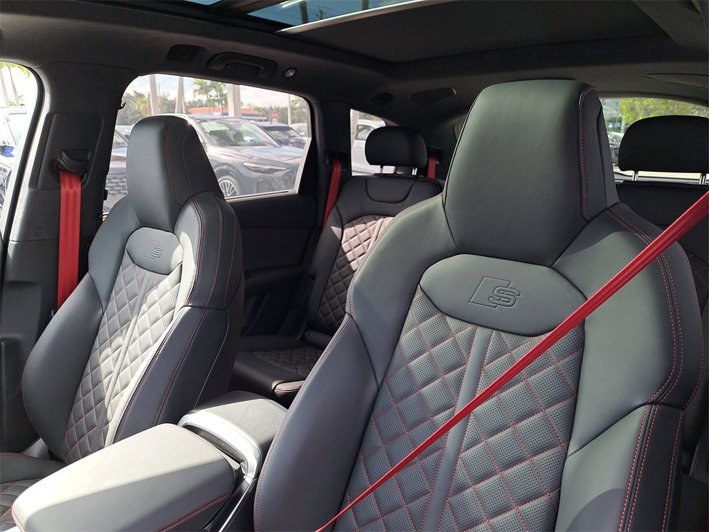 New 2026 Audi SQ7 Prestige image 16