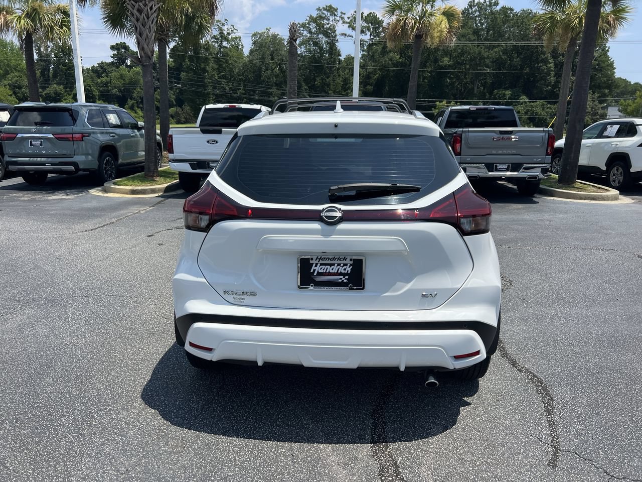Used 2024 Nissan Kicks SV w/ Interior Electronics Package FWD image 9