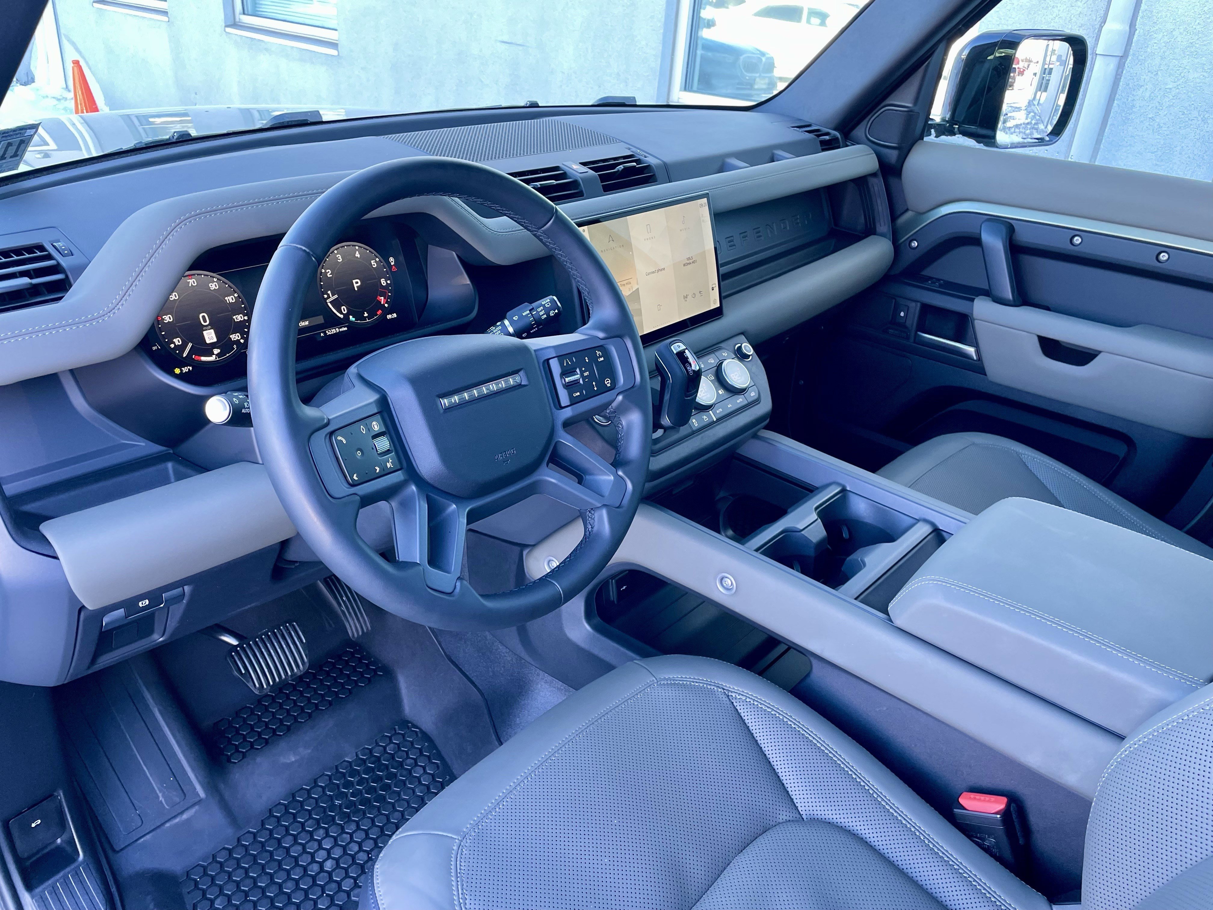 Certified 2025 Land Rover Defender 110 X-Dynamic SE image 13