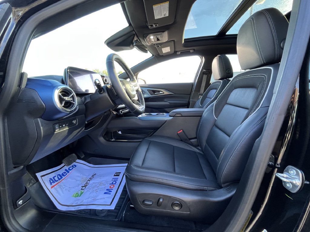 Certified 2024 Chevrolet Equinox EV LT w/ LPO, Trailering Package FWD image 4