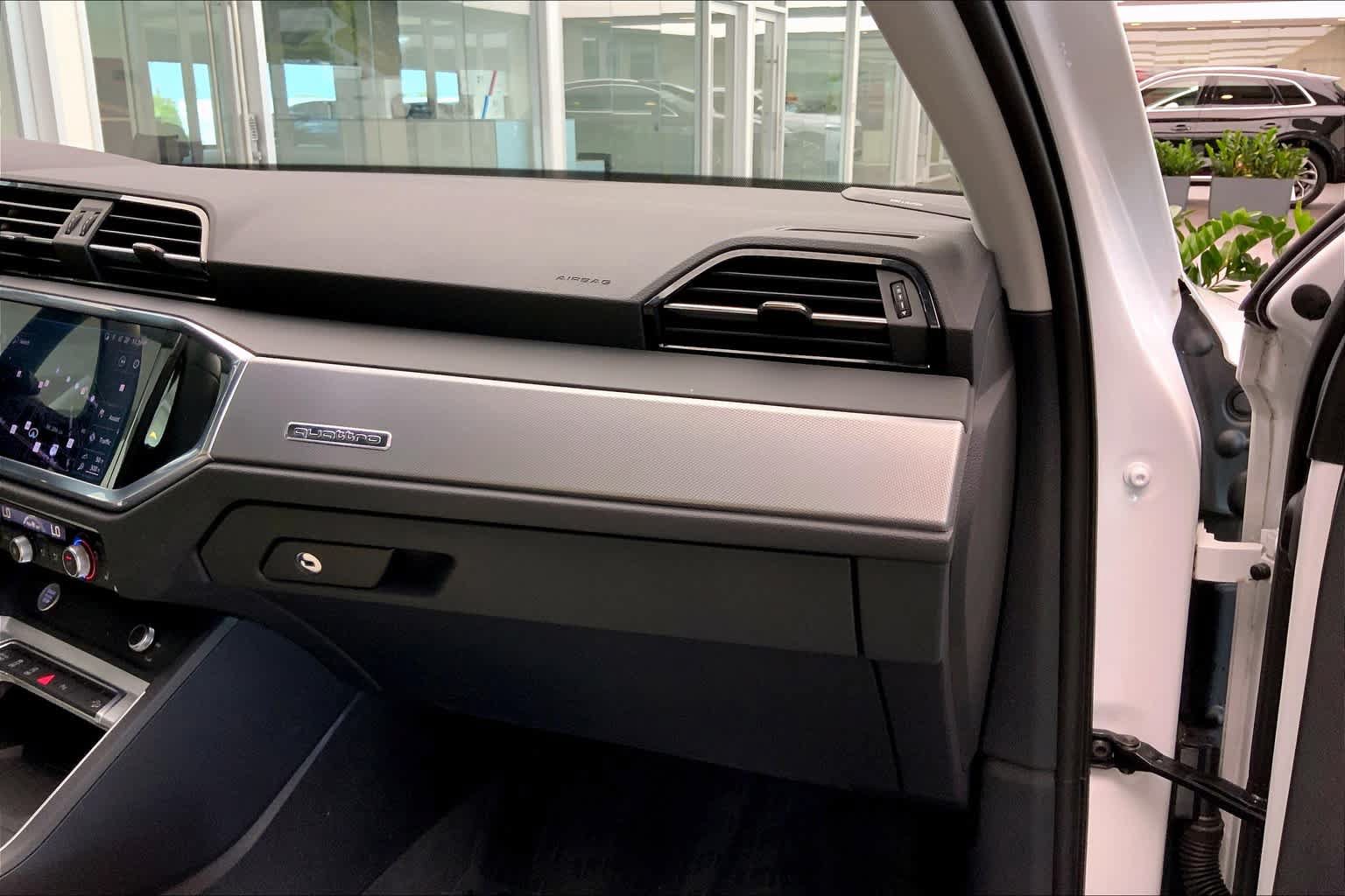 Used 2020 Audi Q3 2.0T Premium Plus w/ Premium Plus Package AWD/4WD image 19