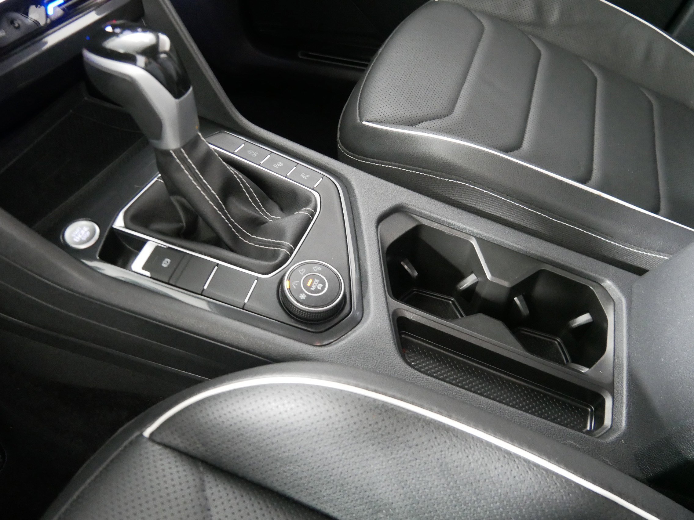 Used 2023 Volkswagen Tiguan SEL R-Line image 24