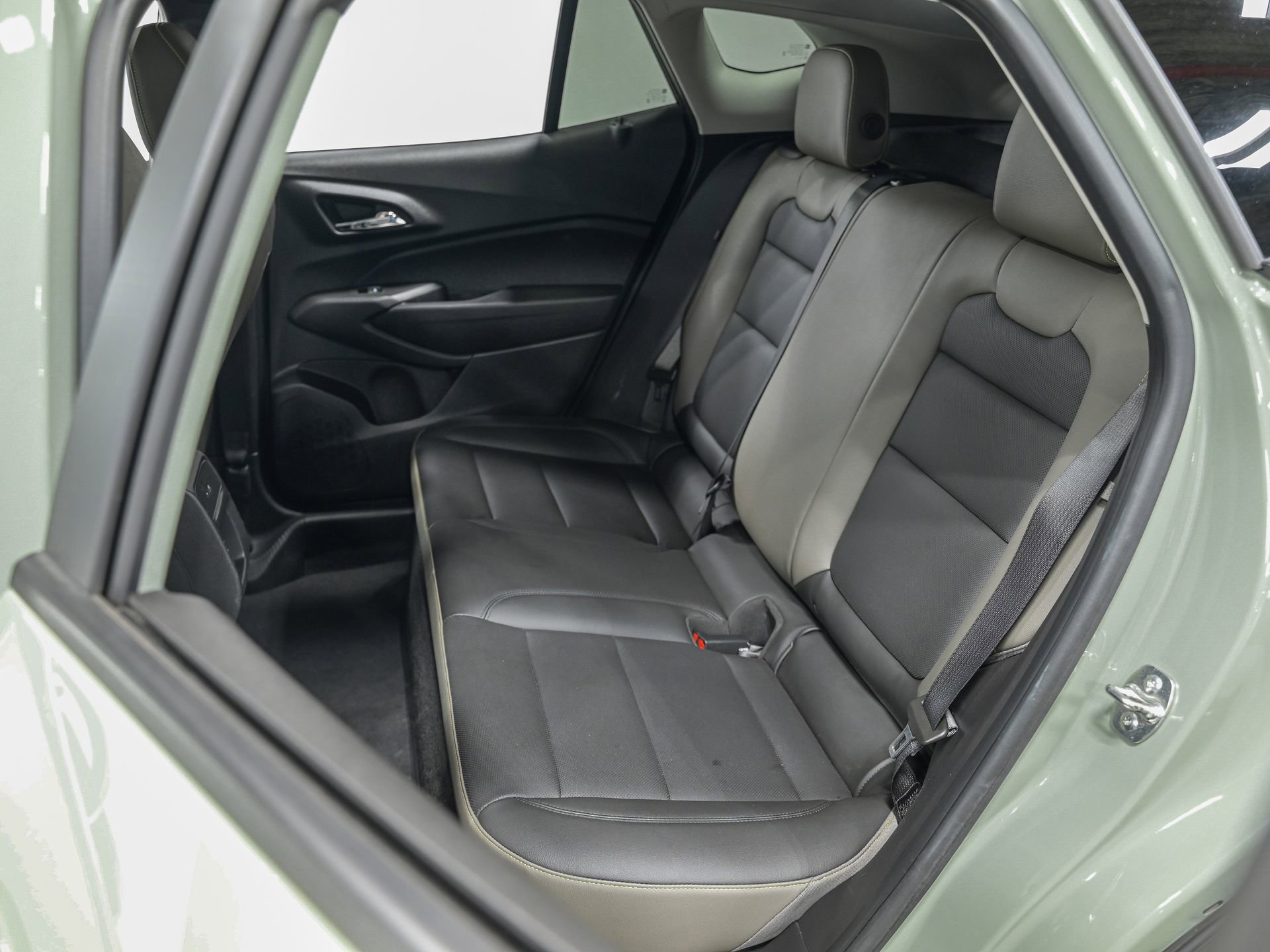 Used 2025 Chevrolet Trax ACTIV w/ Driver Confidence Package image 28