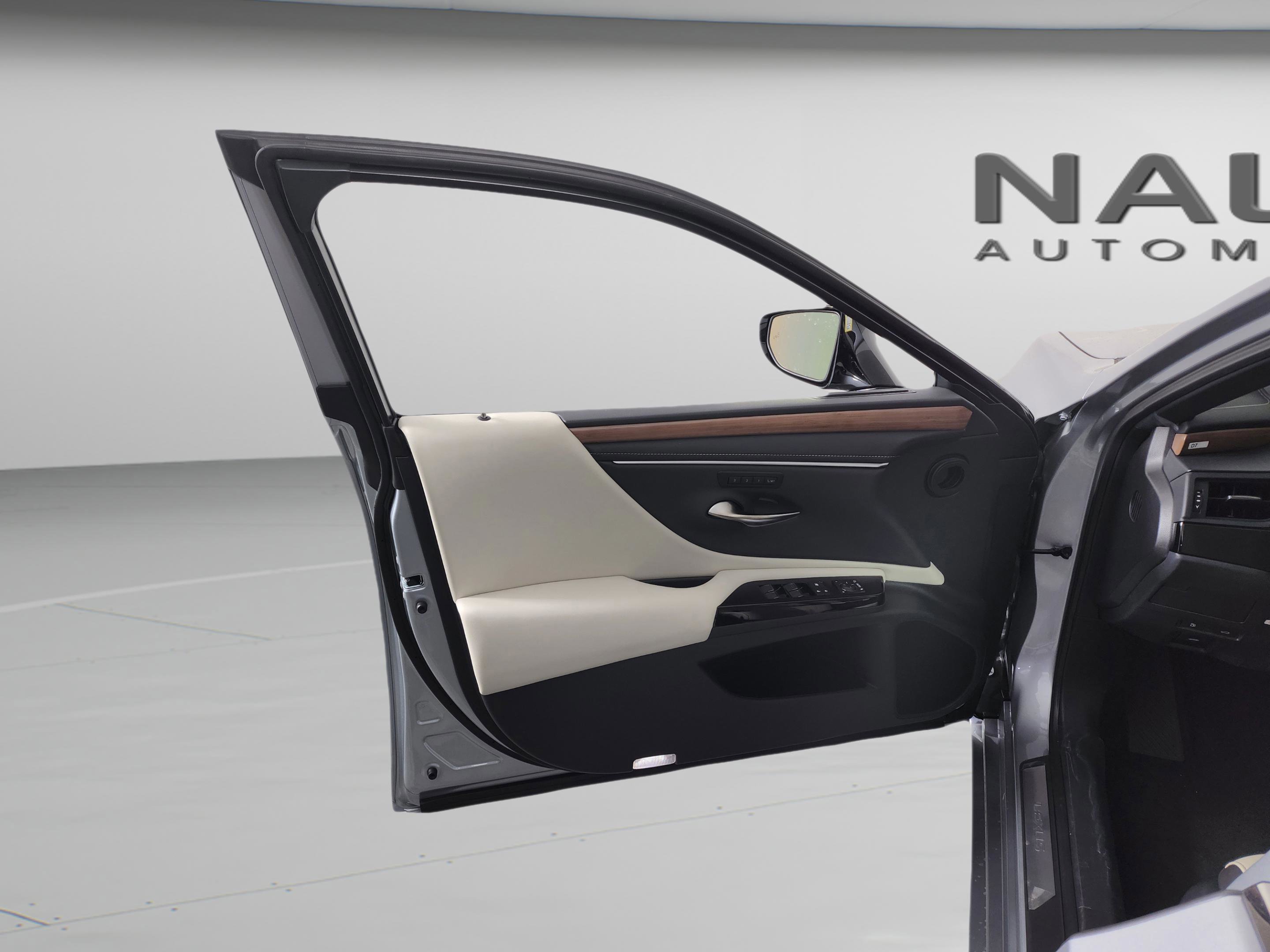 New 2025 Lexus ES 300h w/ Premium Package image 13