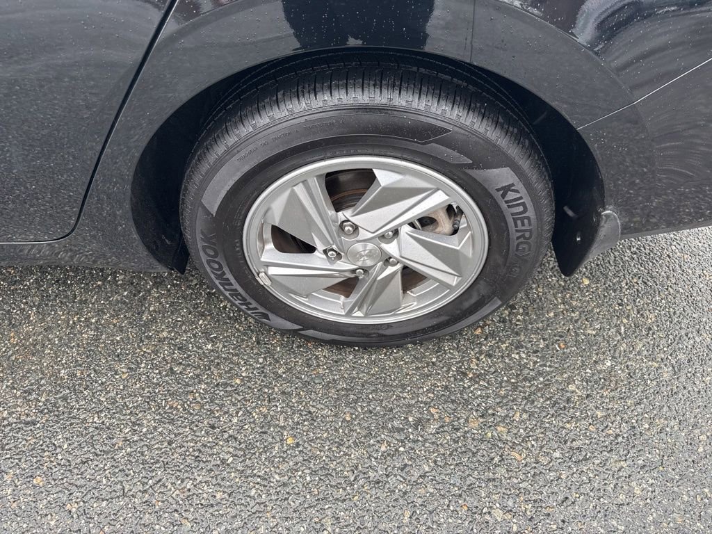 Used 2026 Hyundai Elantra SE image 14