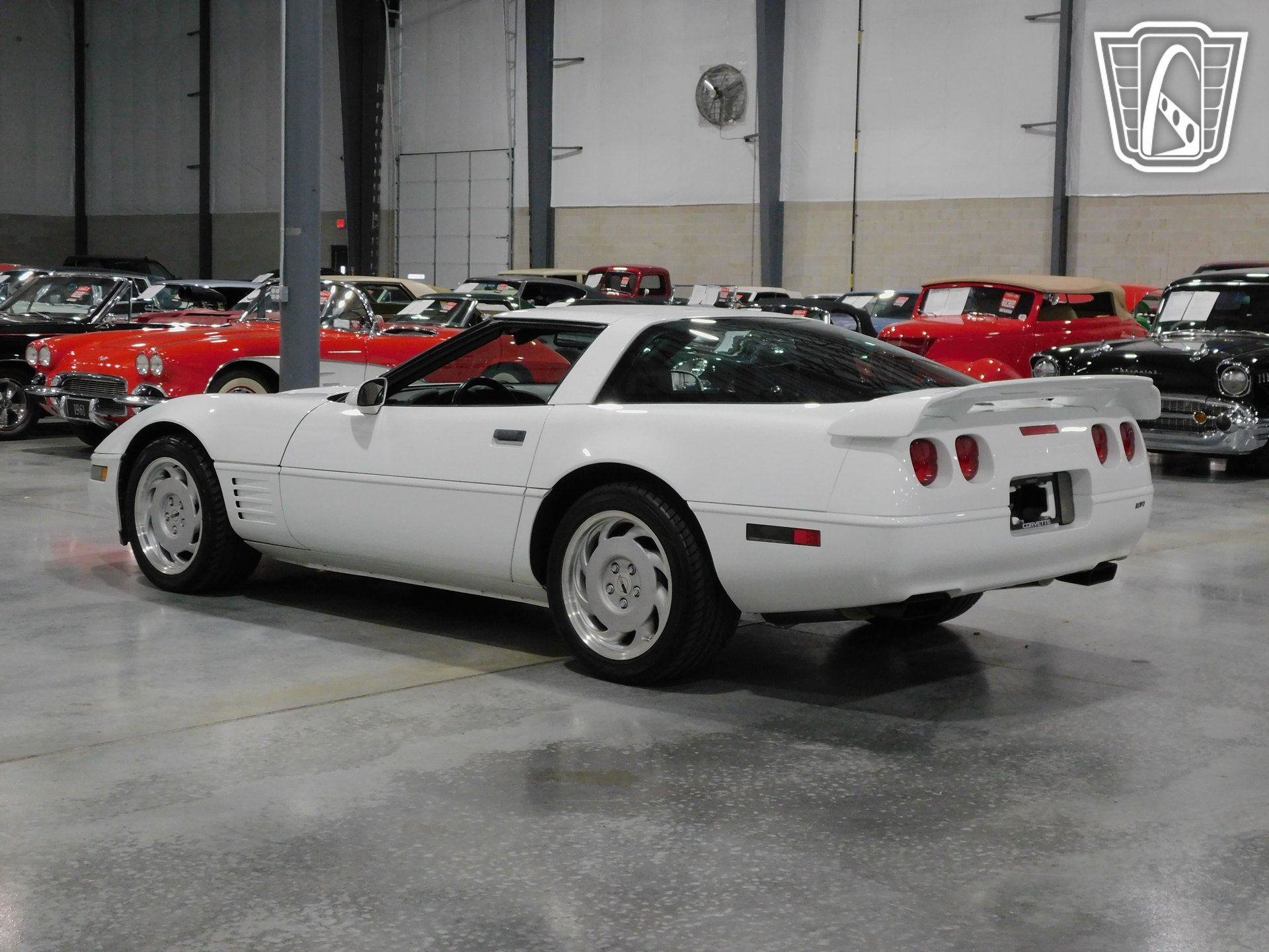 Used 1992 Chevrolet Corvette Coupe RWD image 3