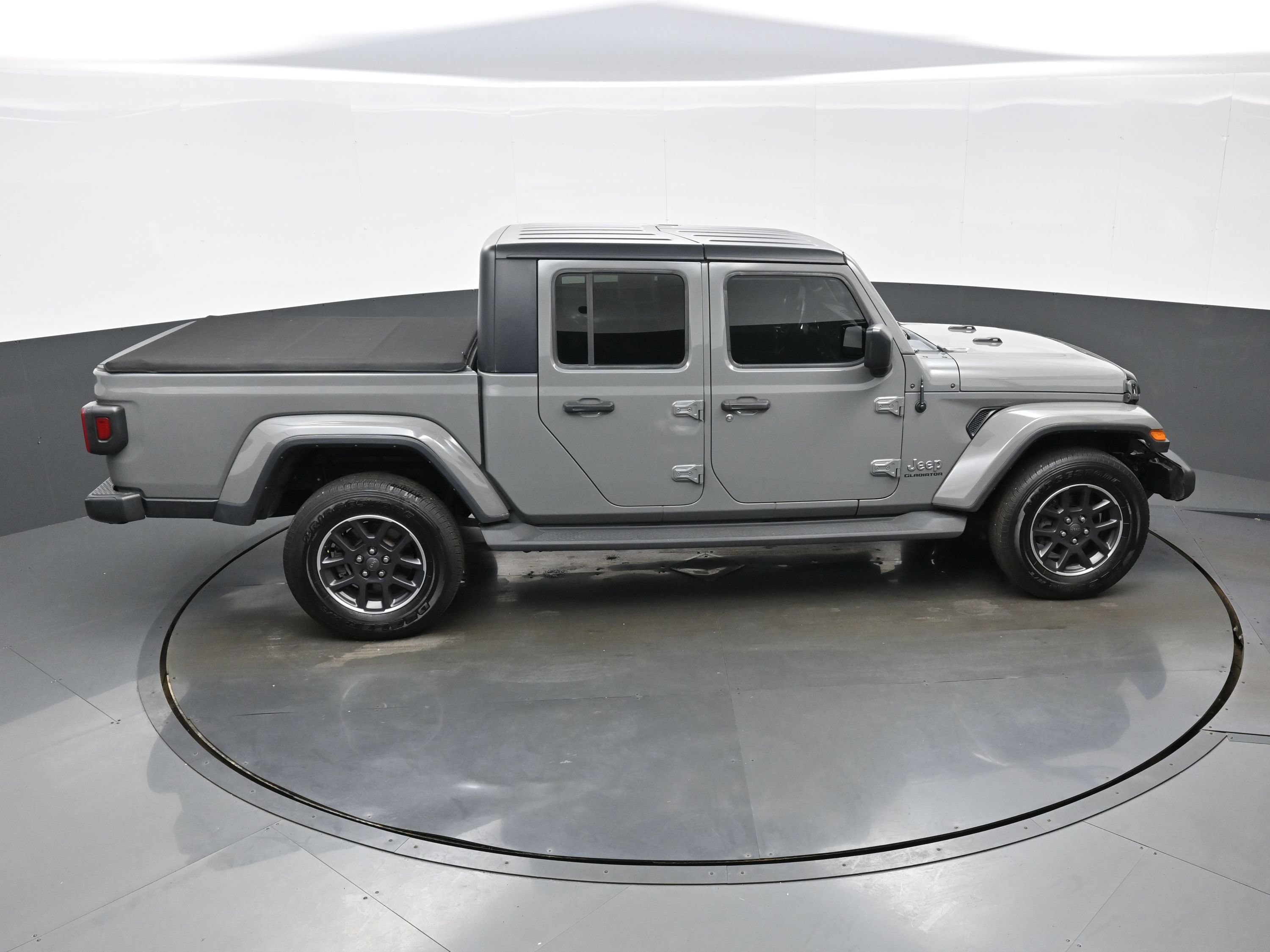 Used 2021 Jeep Gladiator Overland w/ Trailer Tow Package AWD/4WD image 36