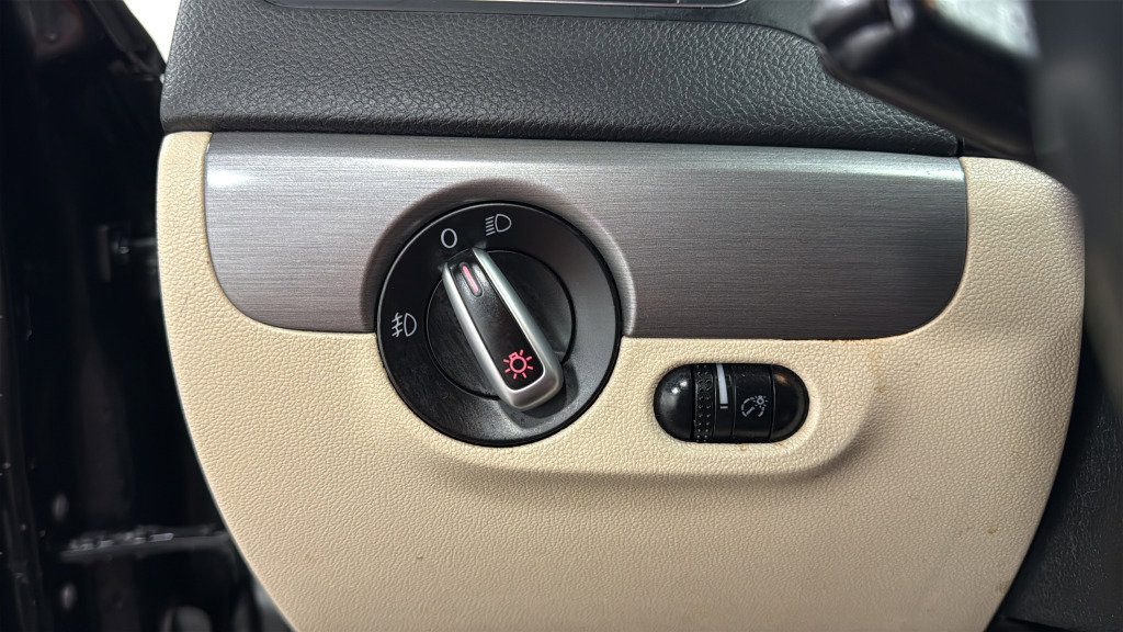 Used 2013 Volkswagen Jetta SEL FWD image 21