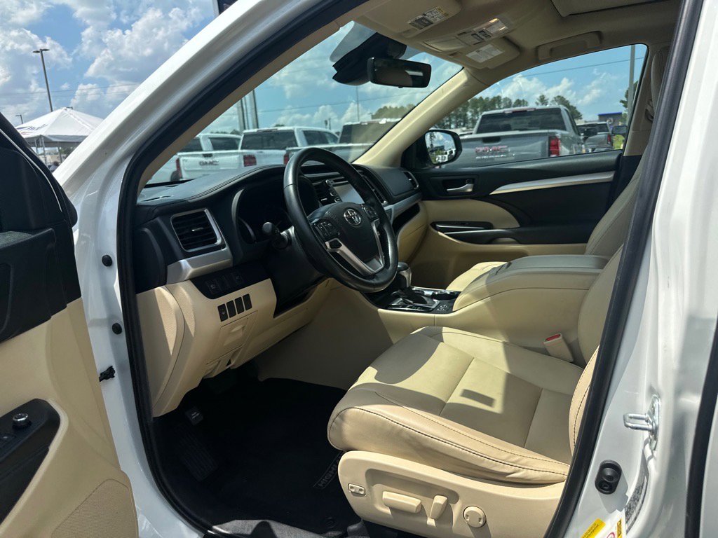 Used 2019 Toyota Highlander XLE image 21