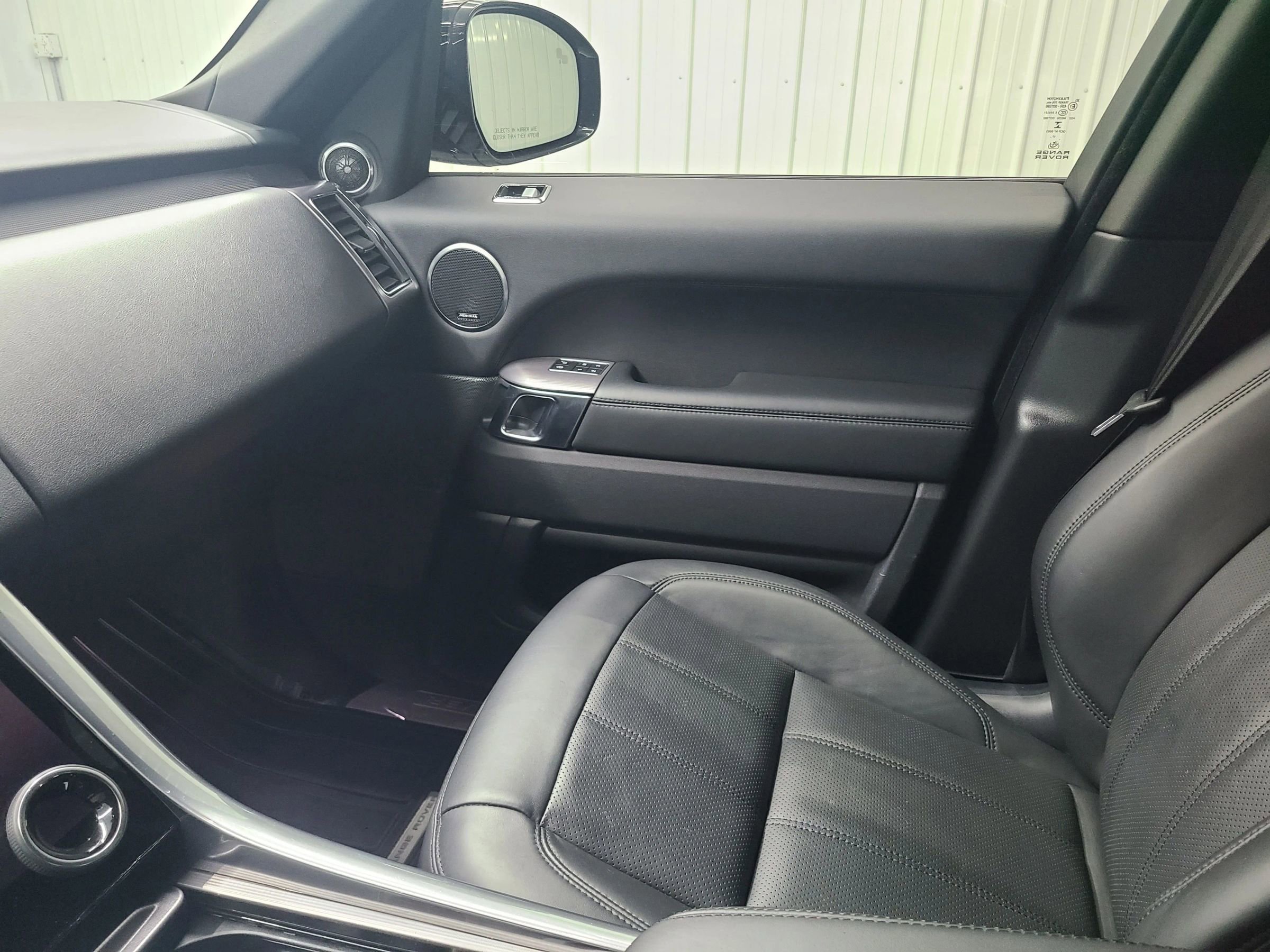 Used 2018 Land Rover Range Rover Sport HSE image 25