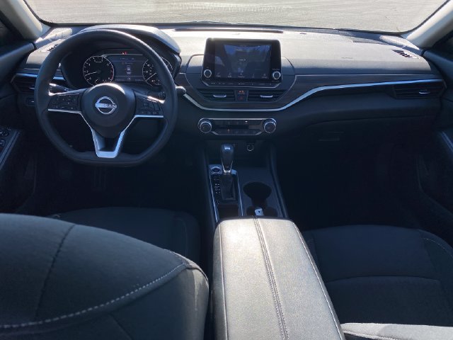 Used 2025 Nissan Altima 2.5 SV FWD image 5