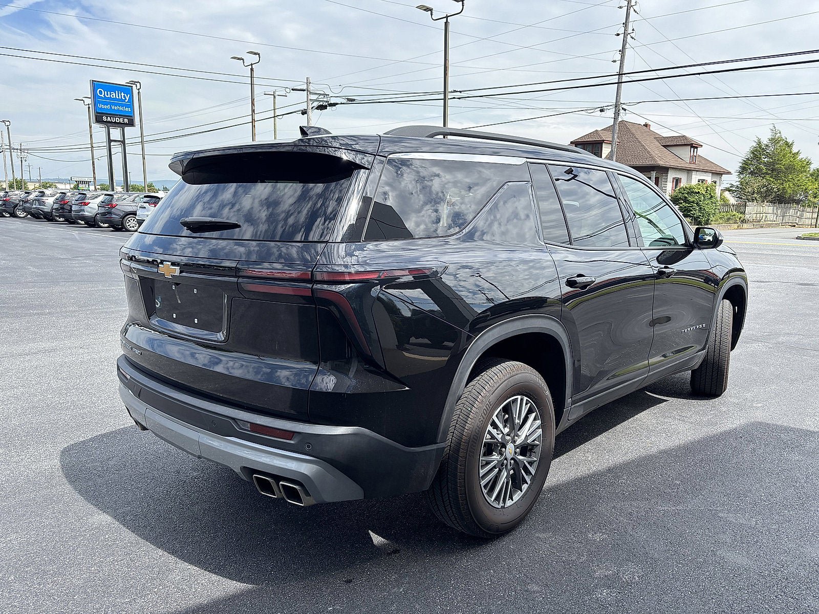 Used 2025 Chevrolet Traverse LT AWD/4WD image 3