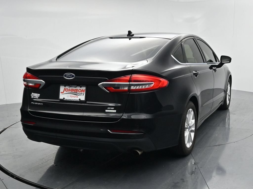 Used 2020 Ford Fusion SE FWD image 6