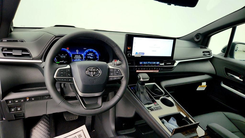 Used 2026 Toyota Sienna Platinum AWD/4WD image 13