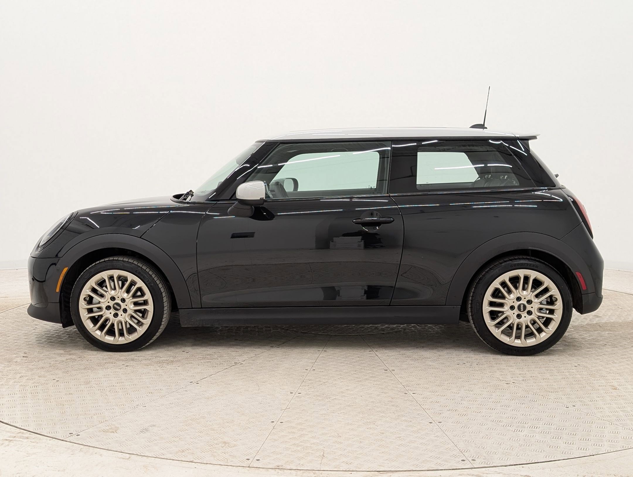 Used 2025 MINI Cooper S image 2