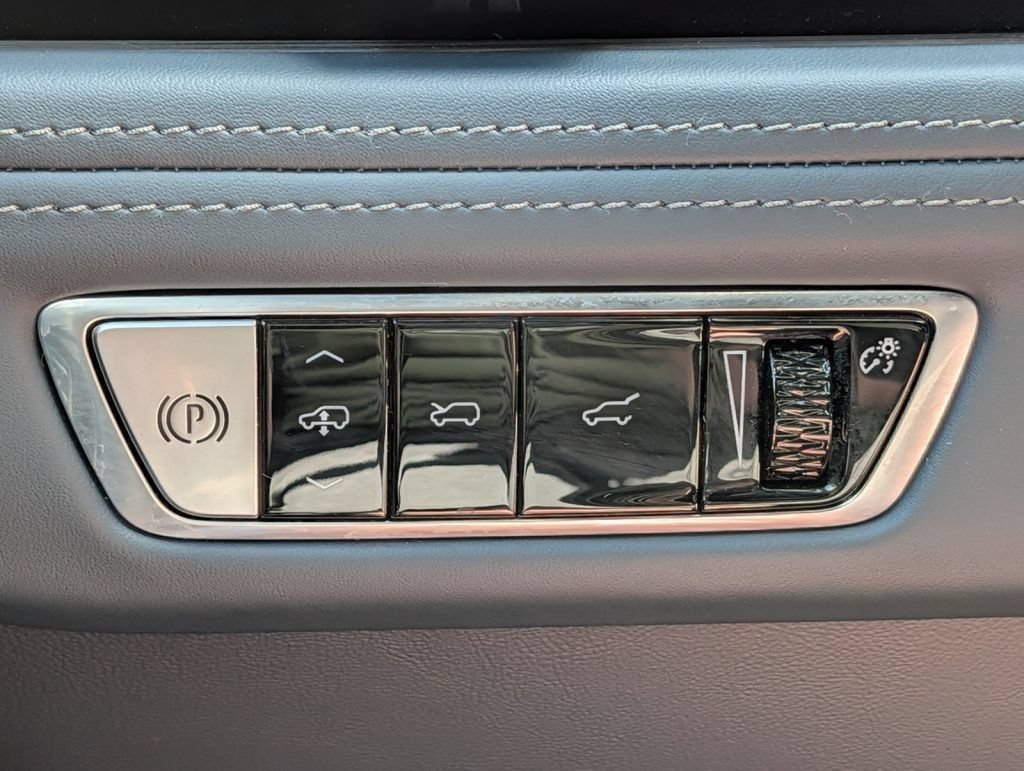 Used 2025 Cadillac Escalade IQ Luxury 2 w/ LPO, Premium Carpet Package AWD/4WD image 40